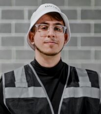 male dutchx employee with glasses
